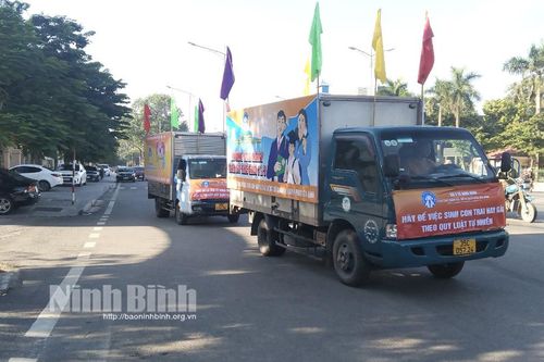 Diễu hành hưởng ứng Ngày Dân số thế giới 11/7
