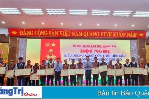 Biểu dương người có uy tín tiêu biểu trong đồng bào dân tộc thiểu số