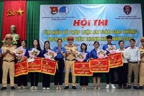 Hơn 100 đoàn viên, thanh niên tham gia Hội thi tìm hiểu Luật giao thông đường bộ