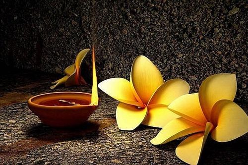 Nên tự trách mình
