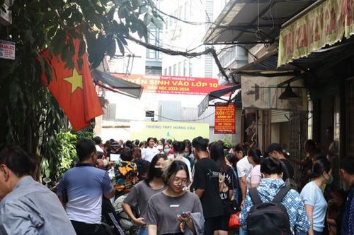 'Cuộc chiến' giành suất vào lớp 10 ngoài công lập (bài 2)