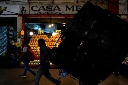 Nhóm người bịt mặt phóng hỏa chợ lớn thứ 2 Mexico, 9 người chết