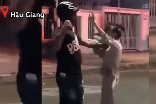 Khởi tố 2 vợ chồng hành hung cô gái 19 tuổi trước nhà nghỉ ở Hậu Giang