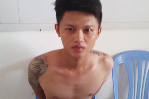 Ném bom xăng vào nhà dân vì bị nhắc nhở khi tiểu bậy
