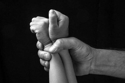 Bắt giữ tên 'yêu râu xanh' khống chế, xâm hại nữ sinh lớp 11