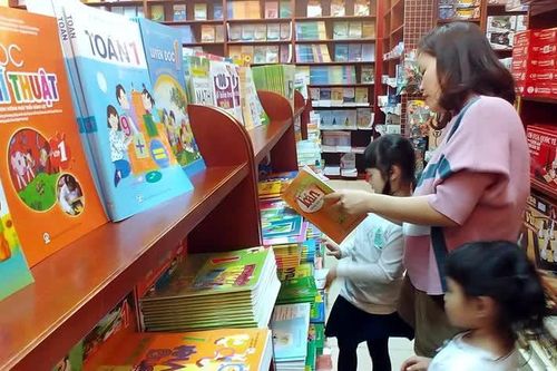 Phụ huynh cần mua sách giáo khoa bài tập nào cho con?