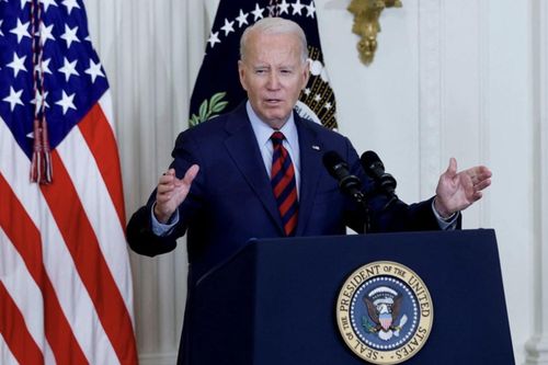 Ông Biden: Mỹ sắp hết đạn pháo