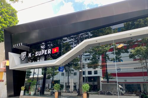 Showroom của Phan Công Khanh tại TP.HCM sạch bách siêu xe