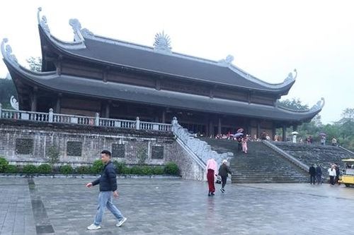 Bàn chuyện 'mua vé vào chùa'
