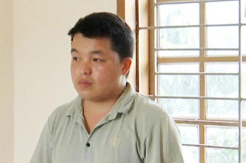 Trưởng bản tham ô tiền công để... xây nhà