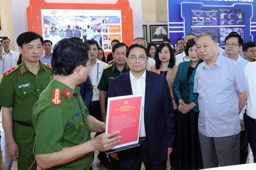 Thủ tướng yêu cầu đến cuối năm 2023 có ít nhất 20 triệu dân sử dụng VNeID