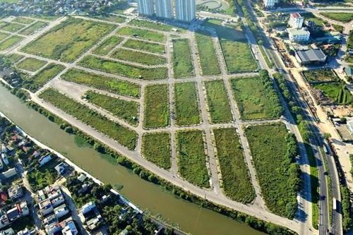 Mặt bằng nghìn tỷ 'bỏ hoang', người dân tận dụng để chăn bò