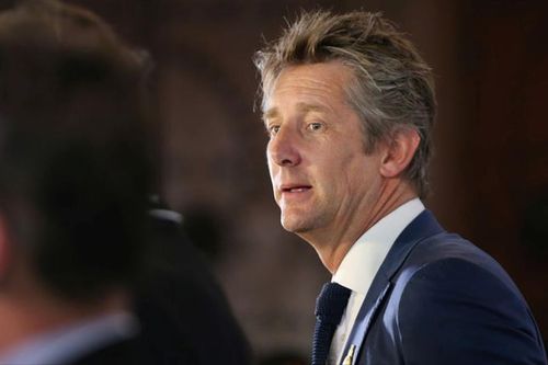 Van der Sar qua cơn nguy kịch