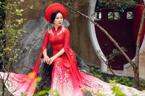 Cô gái Tày từ 'người ngoại đạo' thời trang đến NTK áo dài nổi tiếng