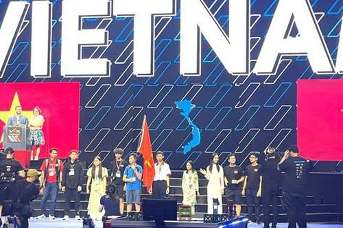Khởi động chương trình 'A Year of Robotics 2024' và Giải vô địch quốc gia VEX Robotics 2024