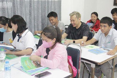 Mở lớp dạy tiếng Việt miễn phí tại thủ đô Vientiane