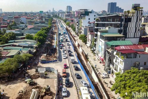 Sống chung với tắc đường vì dự án mở rộng đê Âu Cơ chậm tiến độ