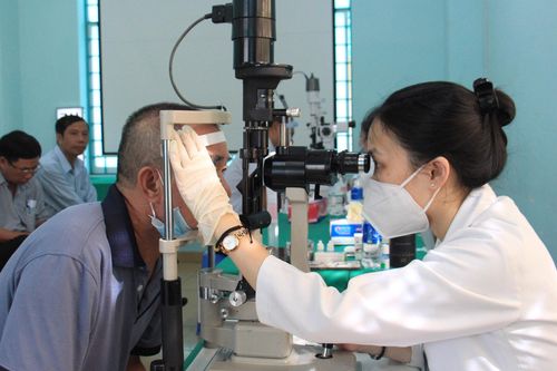 Thành phố Hồ Chí Minh: Khám, phát thuốc miễn phí cho người nghèo, gia đình chính sách