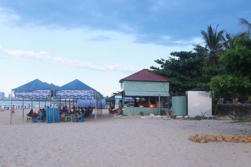 Đà Nẵng, dựng quán nhậu dưới bãi biển, khách tắm nước ngọt, tiểu tiện ngay trên bãi cát