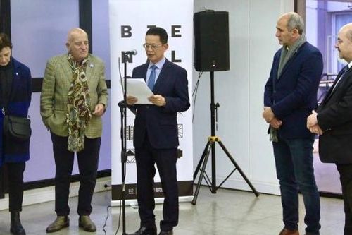 Tác phẩm của nghệ sĩ gốc Việt tỏa sáng tại triển lãm nghệ thuật tầm cỡ thế giới