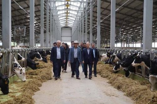 Đại sứ Đặng Minh Khôi thăm và làm việc tại các cơ sở thuộc tập đoàn TH True Milk tại tỉnh Kaluga, Nga