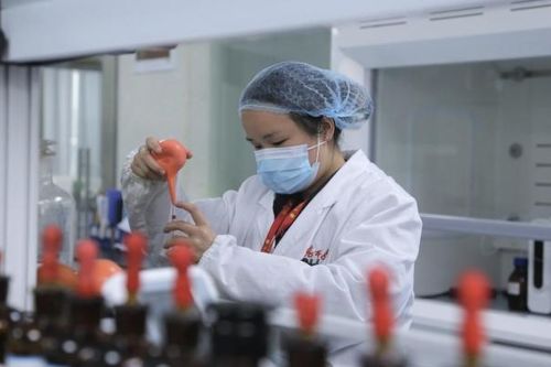 Trung Quốc: Thiếu nhân tài, các tập đoàn thi nhau chiêu mộ Hoa kiều