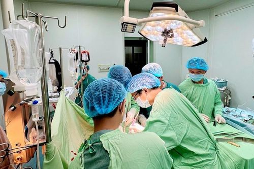 Cứu người đàn ông tụt huyết áp 'cận kề cái chết'