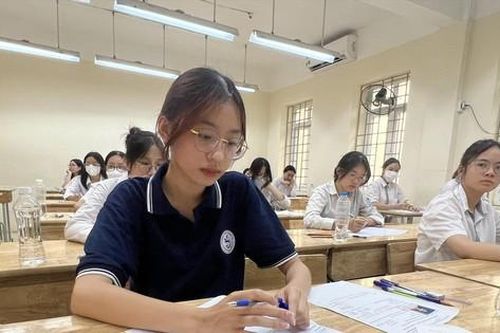 Chọn tổ hợp môn học từ lớp 10: Học sinh, nhà trường gặp khó