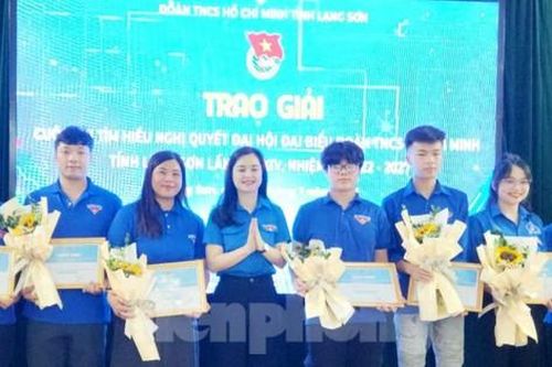 Tôn vinh thủ lĩnh áo xanh trên tuyến đầu Tổ quốc