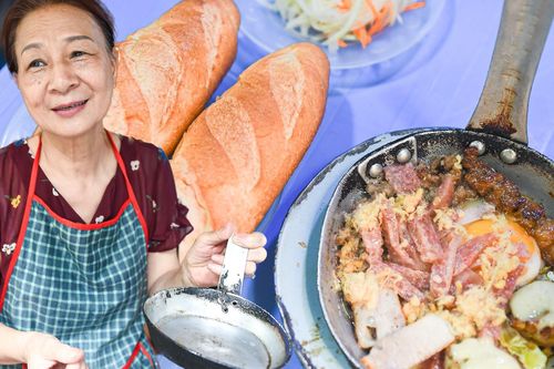 Bà chủ Hà Nội bán 'bánh mì Tây' bằng loại chảo 'thời ông bà anh'