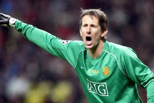 Vợ cập nhật sức khỏe huyền thoại MU, Van der Sar sau xuất huyết não