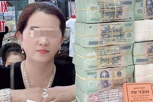 Trúng 5 vé độc đắc, người phụ nữ chi 2,4 tỷ đồng mua vàng tặng con cháu