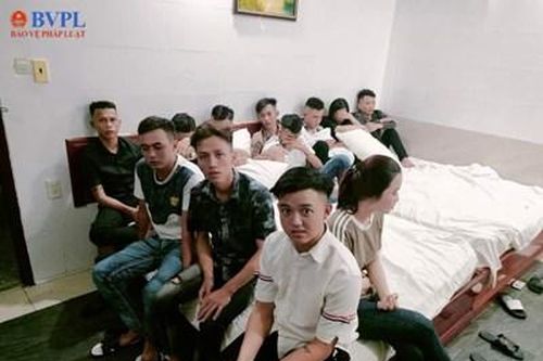 Phát hiện 23 nam nữ thanh niên 'bay lắc' tại khách sạn Tân Hùng
