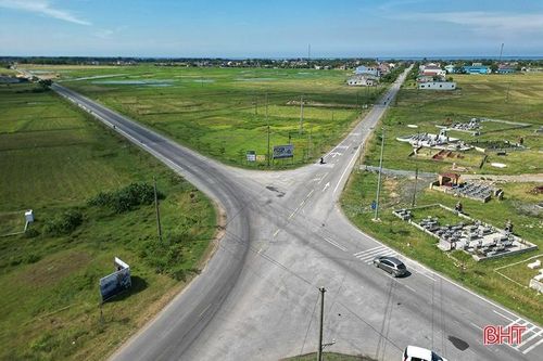 Cần lắp đặt đèn tín hiệu giao thông tại ngã tư 'điểm đen' ở TX Kỳ Anh