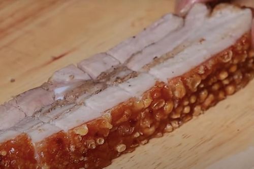 Cách làm các món ăn ngon và nhanh: Thịt quay giòn bì bất bại
