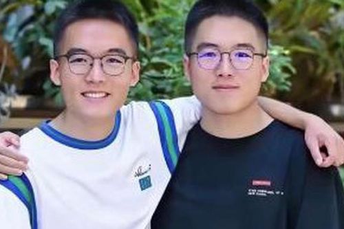 2 anh em sinh đôi cùng đỗ đại học danh giá nhờ 1 bí quyết