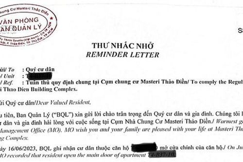 Ở chung cư cao cấp, bị nhắc nhở, dọa chế tài khi mở cửa nhà