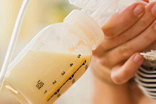 'Dở khóc dở cười' chuyện xin sữa mẹ lung tung trên mạng