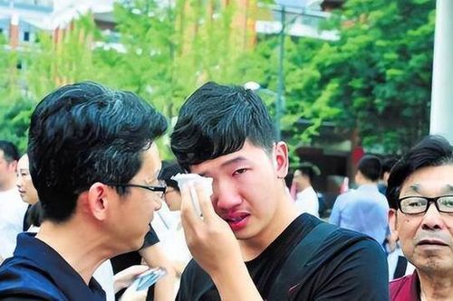 Học sinh giỏi nhất trường thi đại học đạt điểm dưới trung bình và sự thật đau lòng phía sau