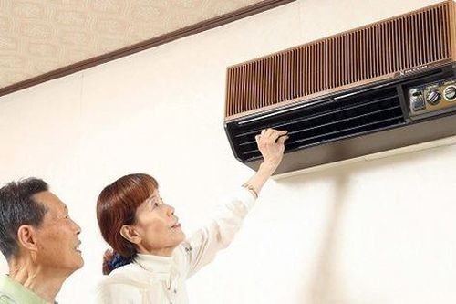 Cặp vợ chồng dùng điều hòa 45 năm vẫn chạy tốt và những món đồ gia dụng 'nồi đồng cối đá'