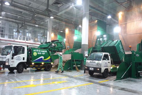 Vận hành trạm trung chuyển rác ở đường Lê Thanh Nghị