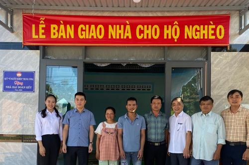 Trao 3 căn nhà cho hộ nghèo thị xã Ayun Pa và huyện Krông Pa