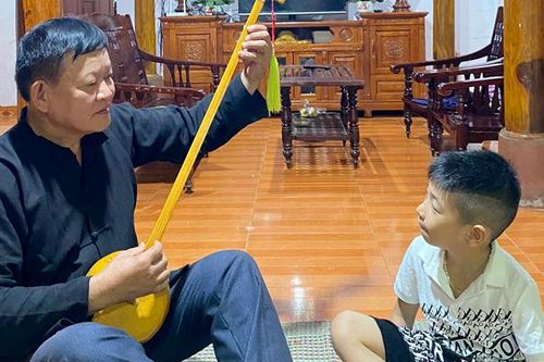 Ông Huề giữ gìn, phát huy làn điệu hát then, hát ví của dân tộc