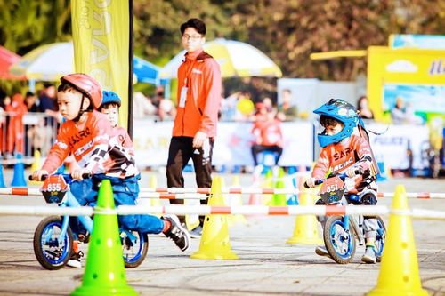 Nghỉ hè: Nhiều trẻ hoại tử gót chân do bị kẹp nan hoa xe đạp