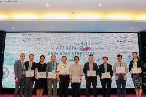 Quỹ Mắt Sáng 2023 của Bệnh viện Mắt Hà Nội 2 ủng hộ 250 triệu đồng cho bệnh nhân đáy mắt
