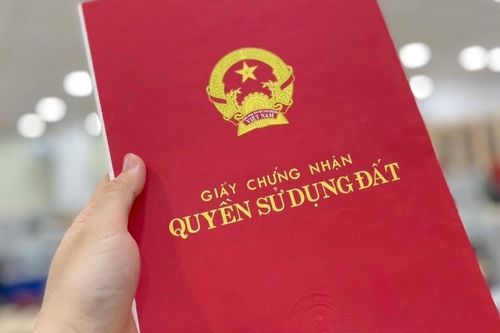 Đặt mua 'sổ đỏ' giả, lừa đảo chiếm đoạt hơn trăm triệu đồng