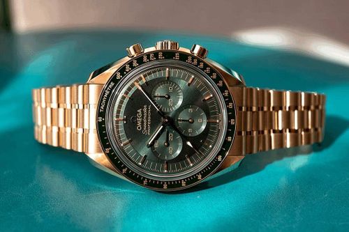 Omega vẫn tăng giá dù các thương hiệu đồng hồ khác lao đao