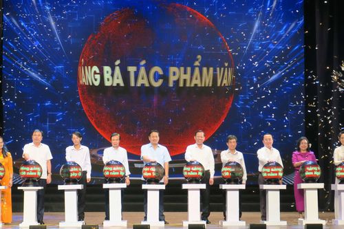 Phát động Cuộc vận động sáng tác, dàn dựng tác phẩm văn học nghệ thuật 'Thành phố Hồ Chí Minh - 50 năm tự hào bản anh hùng ca'