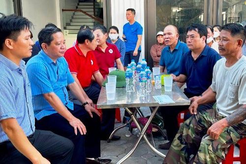 Thanh Hóa chia sẻ mất mát với gia đình bị hỏa hoạn