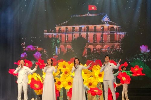 Thành phố Hồ Chí Minh - 50 năm tự hào bản anh hùng ca
